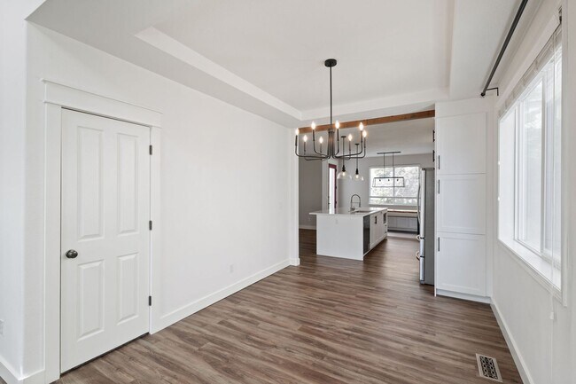 Building Photo - 14081 SW Viewpoint Ct