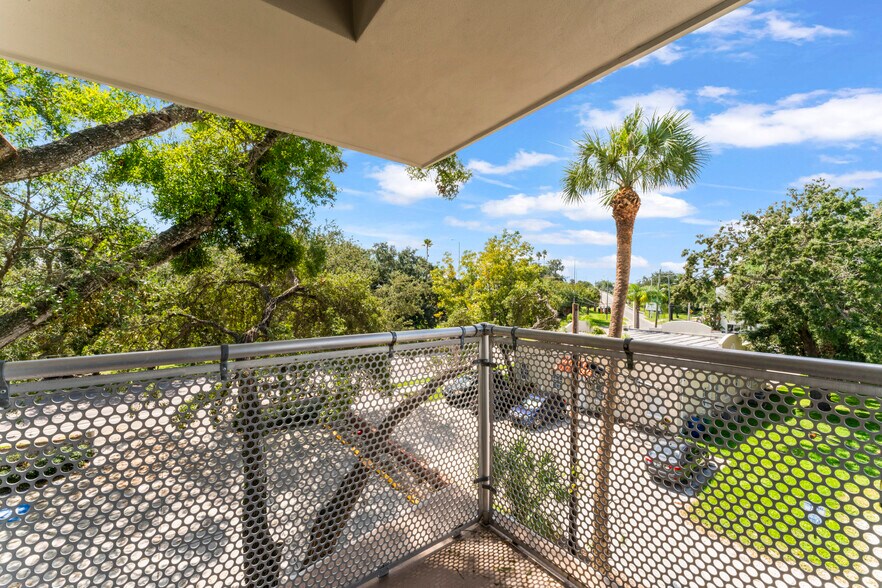 3rd floor Balcony - 113 S Newport Ave