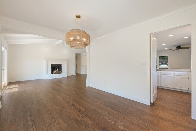 Building Photo - 5 Santa Victoria Ct