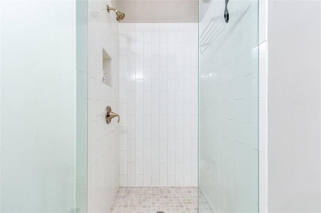 Building Photo - 912 Brees Ct