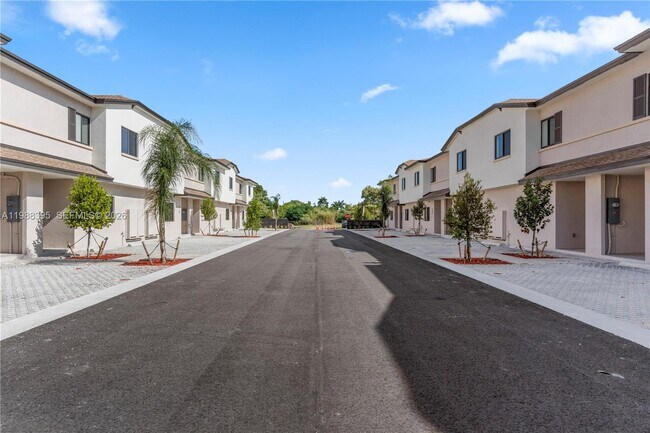 Building Photo - 428 SW 1st St