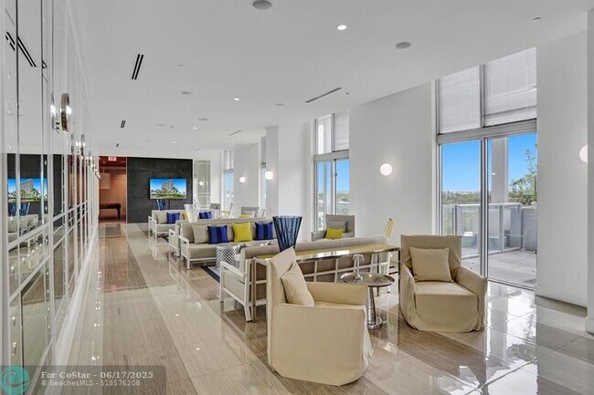 Building Photo - 2000 Metropica Wy