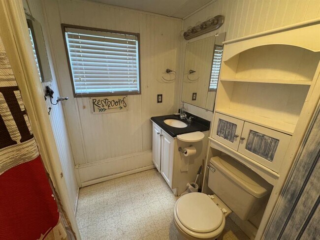 Building Photo - 301 Whitetail Ln