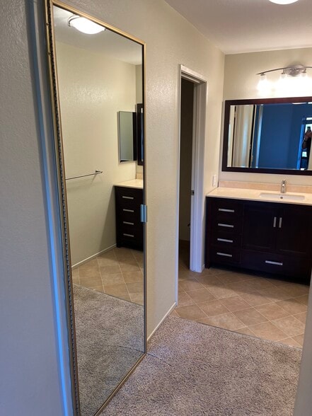 Main bathroom - 815 Sea Spray Ln