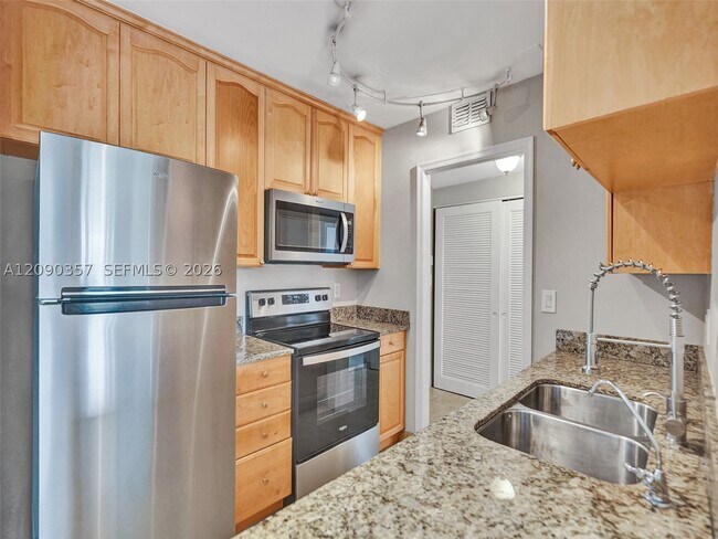 Building Photo - 400 N Riverside Dr