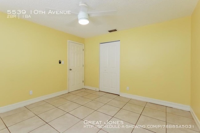 Building Photo - RECENTLY RENOVATED DUPLEX IN PINE MANOR!!!