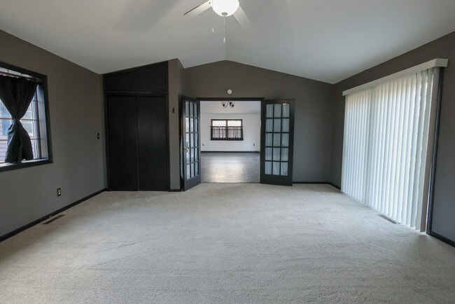 Building Photo - 55 Fairoaks Dr