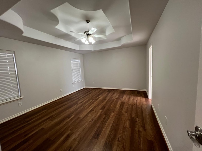 Building Photo - 4310 N 27th Ln