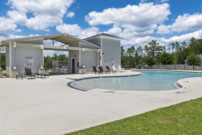 Building Photo - Beautiful 4/2 home with NEW fenced yard