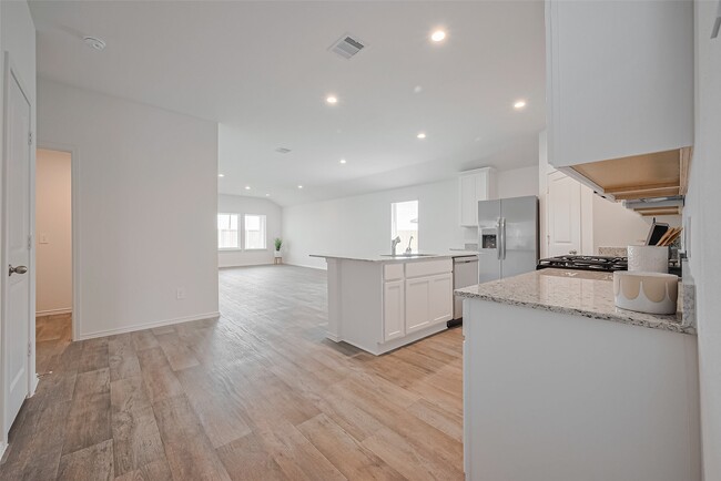 Building Photo - 4207 Zeke Ests Ln