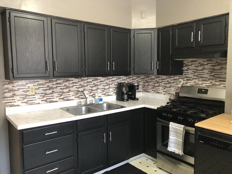 Building Photo - 1132 Portland St