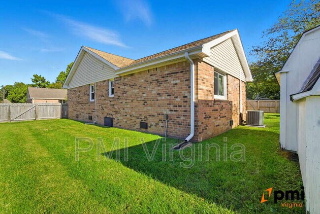 Building Photo - 436 Longleaf Rd