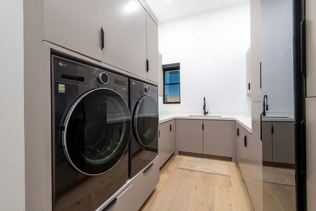 Building Photo - 779 Lucia Ln