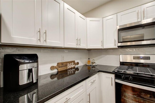 Building Photo - 2479 Peachtree Rd NE