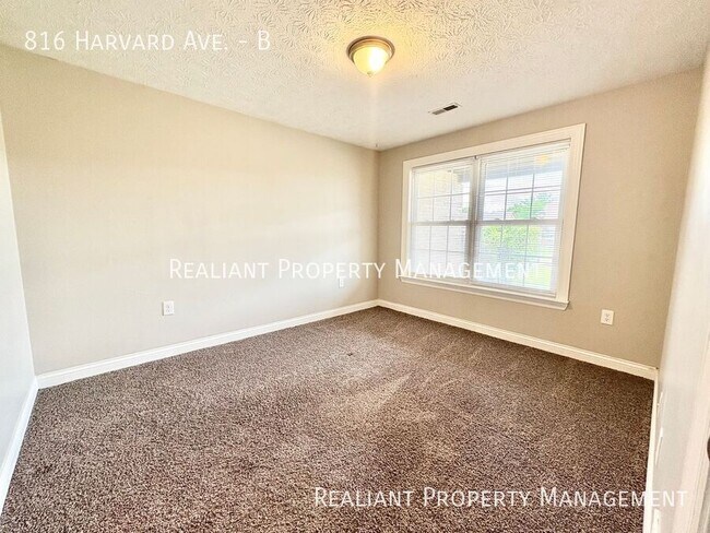 Building Photo - 816 Harvard Dr