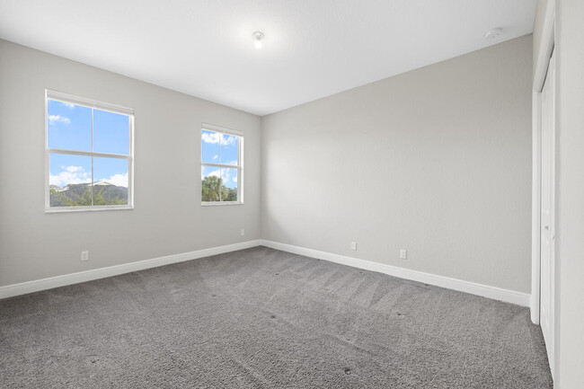 Building Photo - 915 Sweetgrass St