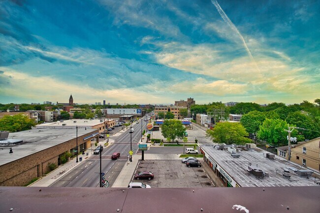 Building Photo - 2515 W Lawrence Ave