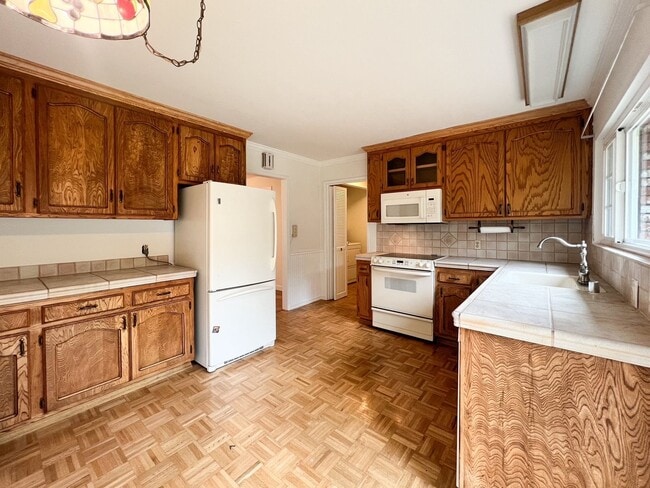 Building Photo - Four Bedroom Ranch-Style Home on an Extra-Large Lot