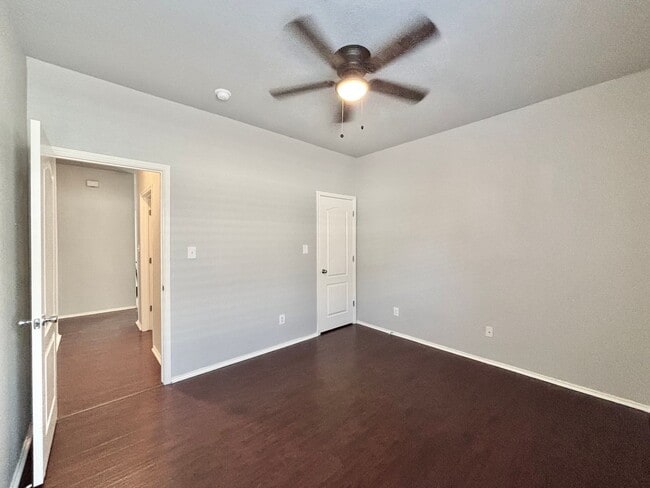 Building Photo - Beautiful One Story Home