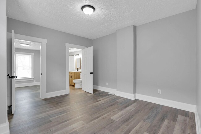 Building Photo - 124-126-126 E Morrill Ave