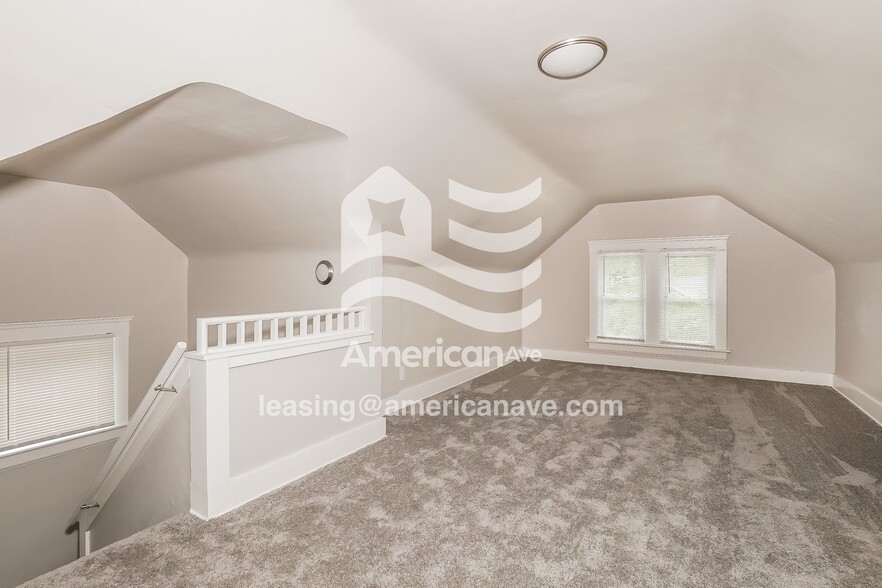 Building Photo - 128 Hollinger Ave