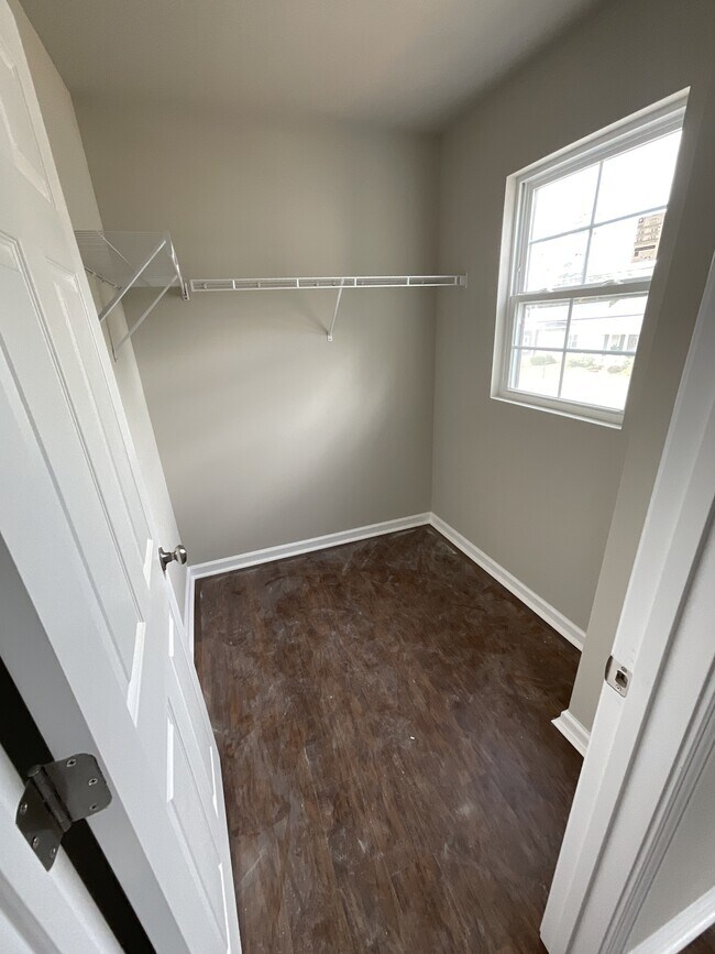 Building Photo - 1015 W C St