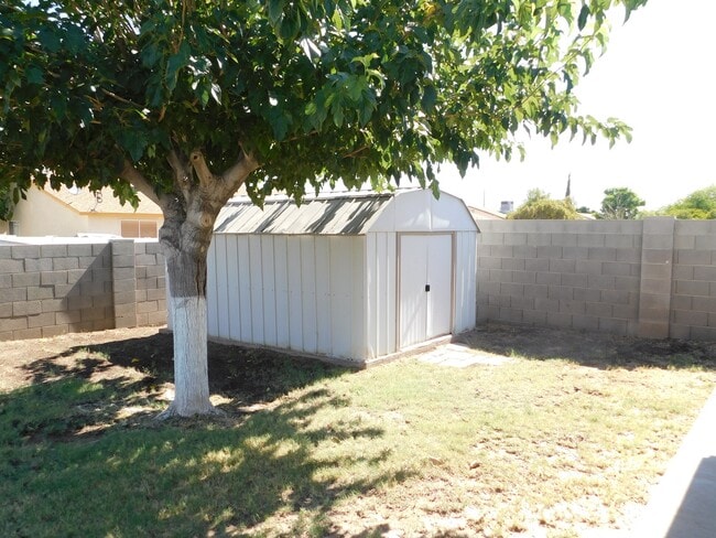 Building Photo - 4 BEDROOM HOME IN COLLEGE PARK!