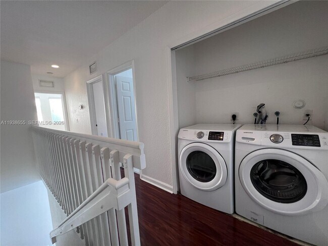 Building Photo - 15549 SW 40th St