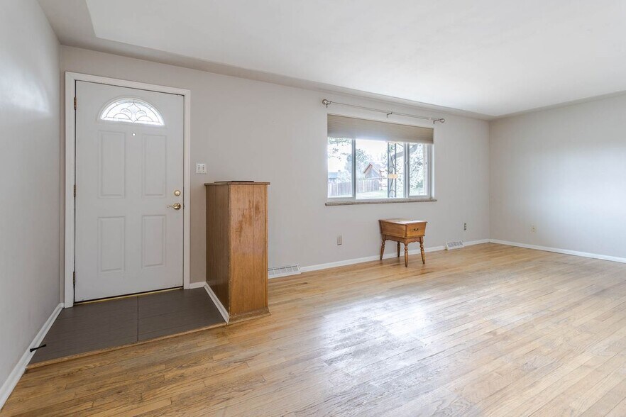 Building Photo - 755 Braun St