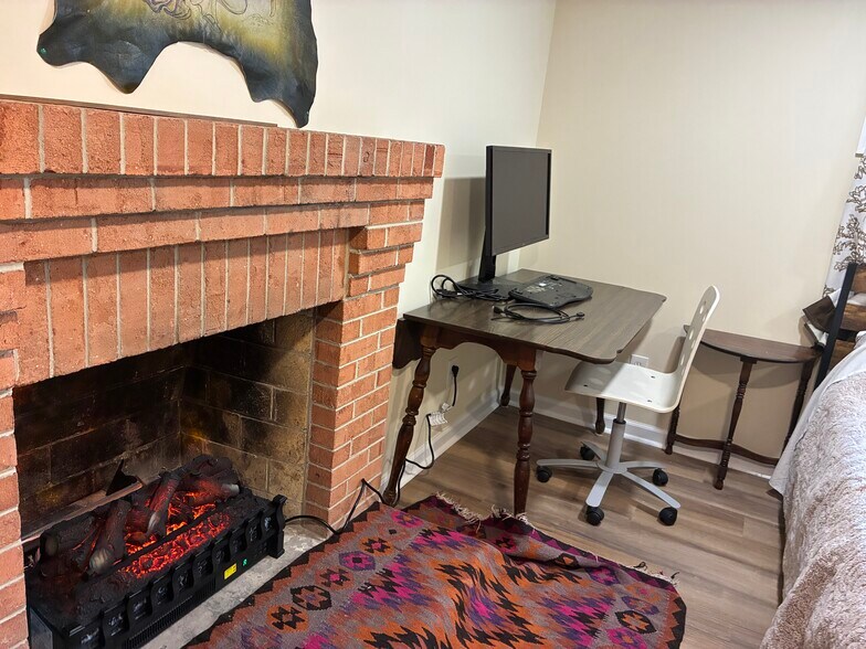 Building Photo - 1006 Willard Dr