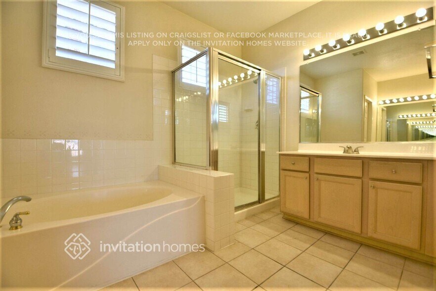 Building Photo - 10100 Crest Brook Pl