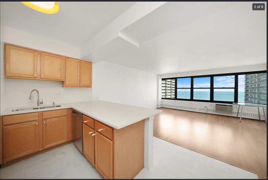 Building Photo - 6030 N Sheridan Rd