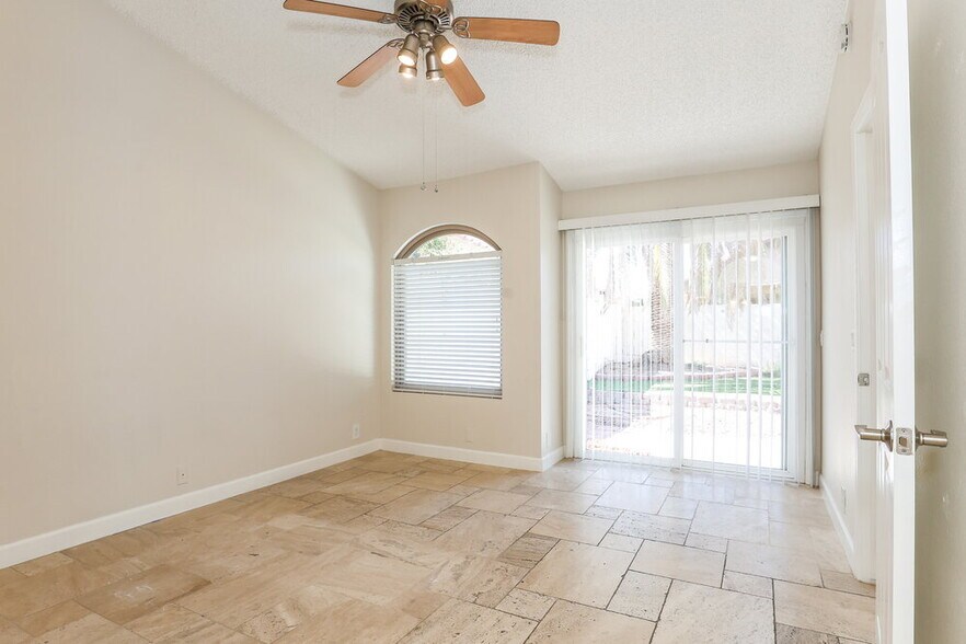 Building Photo - 4452 E Wildwood Dr