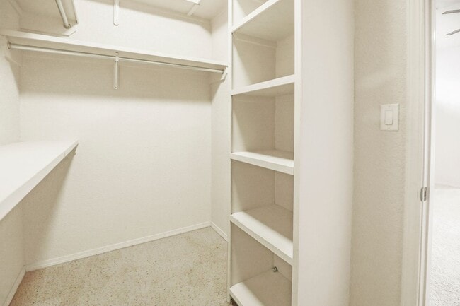 Building Photo - 3 Bedroom 2 Bathroom plus Office