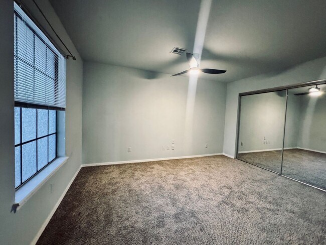 Building Photo - Beautifully Updated 2BR/2BA Condo in Gated Community – Modern Finishes & Pool Access