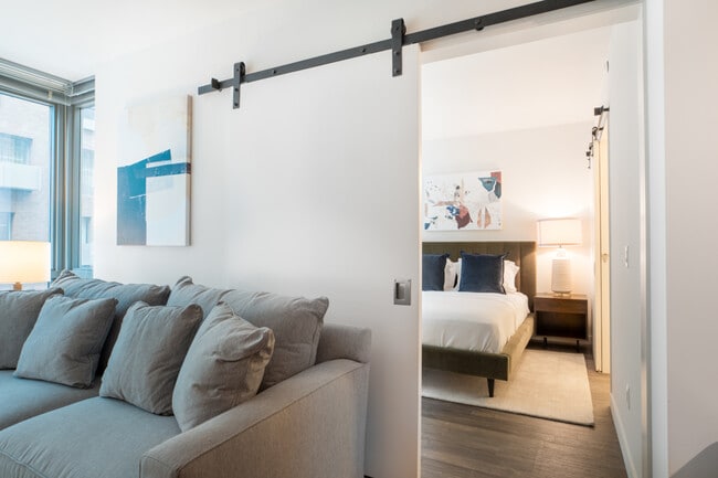 Building Photo - 525 W 28th St