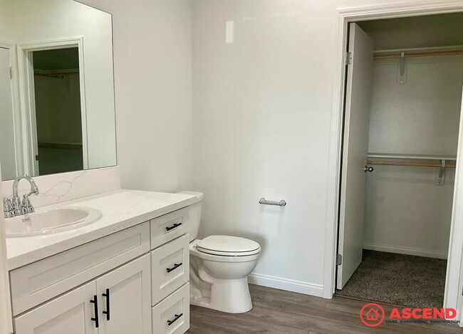 Building Photo - Spacious 4-Bedroom, 2-Bath Home with Fireplace, Garage & Full Appliances — No Pets