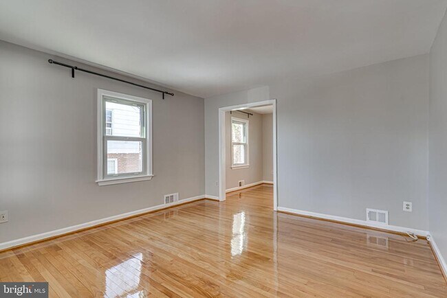Building Photo - 2722 Jefferson Dr