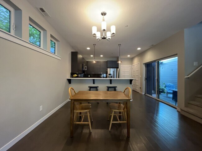 Building Photo - Spacious 2,511 Sq Ft Wilsonville Townhome with Vaulted Loft, Modern Kitchen & Attached Two-Car Ga...