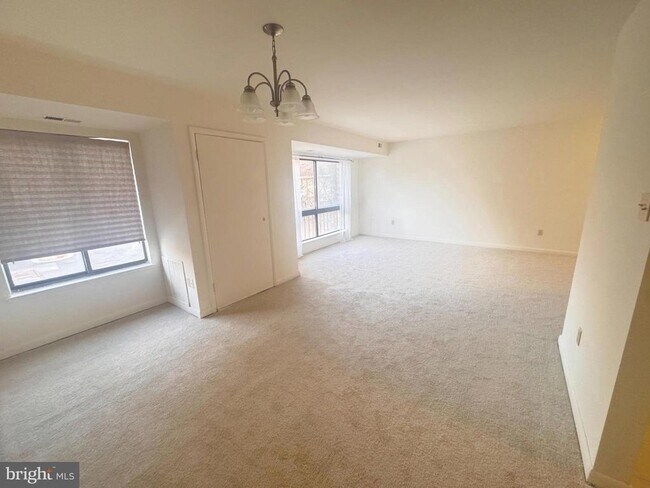 Building Photo - 8865 Roll Right Ct