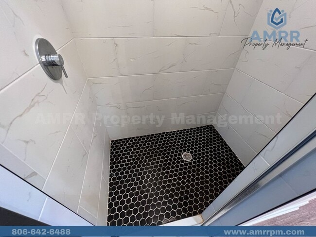 Building Photo - Easy Living with AMRR: Beautiful 4-Bedroom Home Near HEB