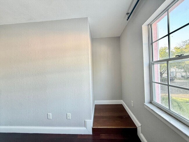 Building Photo - 4815 Walden Cir