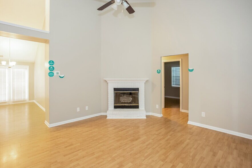 Building Photo - 691 Rebecca Jane Dr