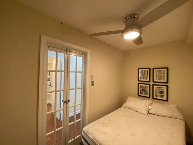 Building Photo - Cozy Studio Condo in Dupont Circle!