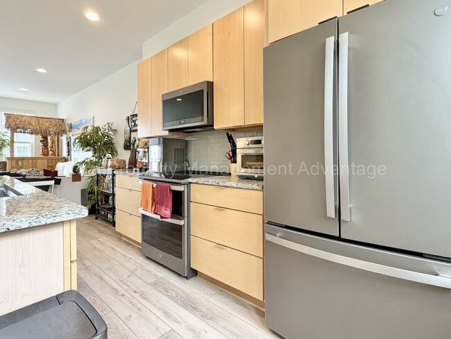 Building Photo - Modern 2020 Built Townhome Just Steps from Downtown Ferndale!