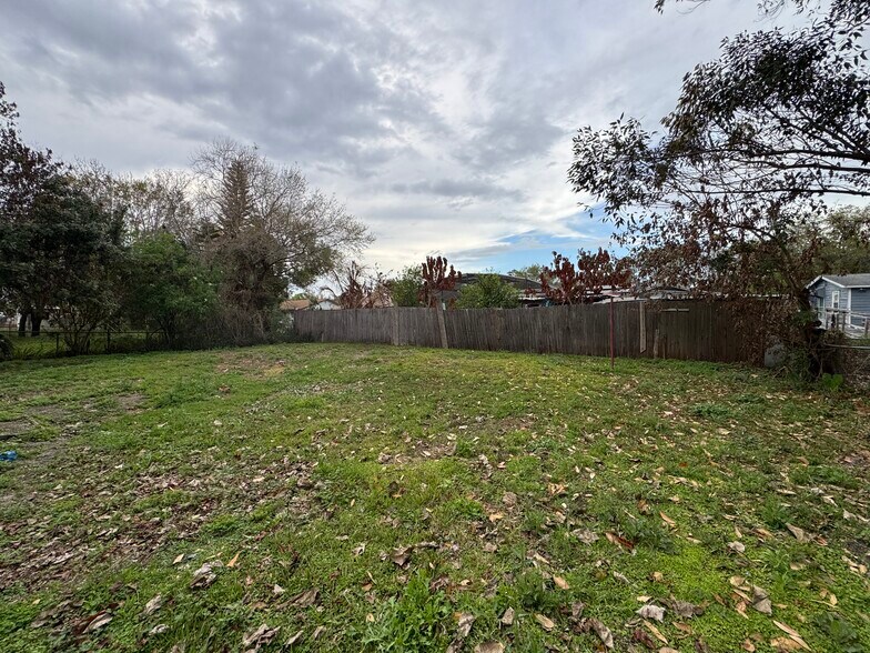 Building Photo - 555 Cadillac Blvd