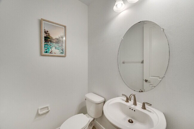 Building Photo - 4BR, 2.5BA home with resort style outdoor living!