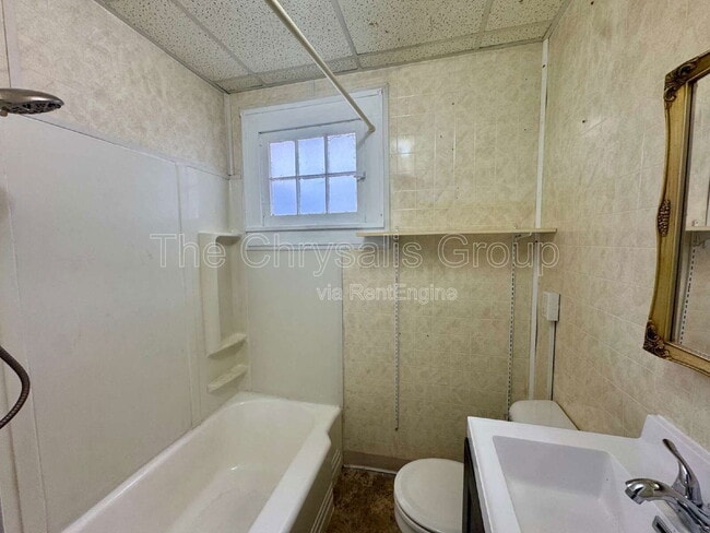 Building Photo - 725 Joliet St