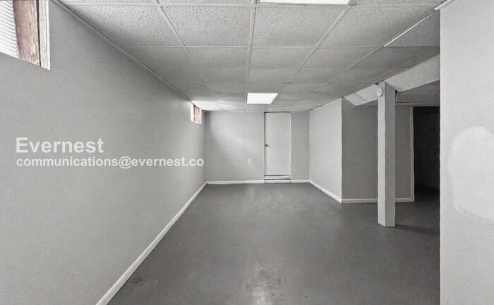 Building Photo - 400 Glen Crest Dr