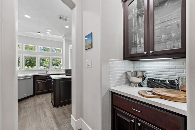 Building Photo - 110 S Veilwood Cir